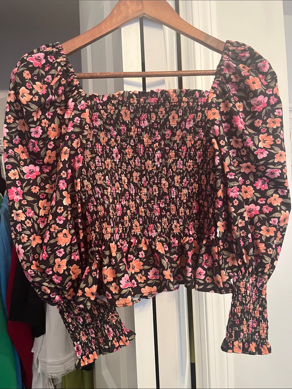 Women’s Black Floral Smocked Puff-Sleeve Top
